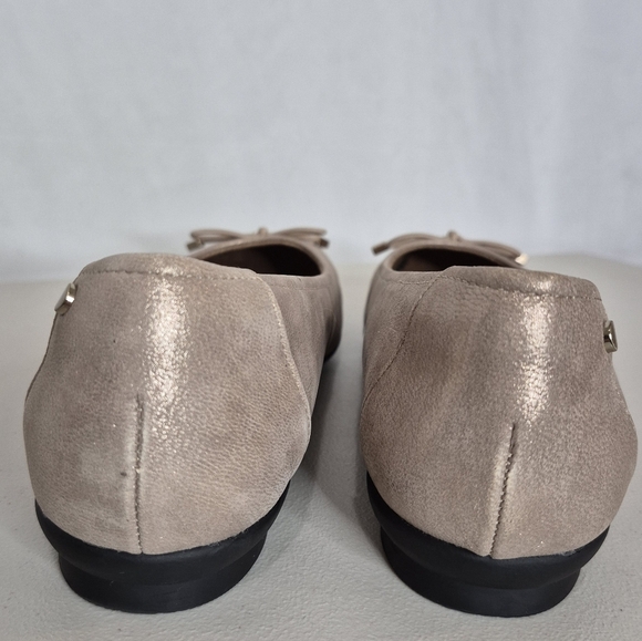 Clarks Artisan Candra Light Champagne Leather Ballet Flat Slip-On Shoe - Size 9 - Picture 5 of 13